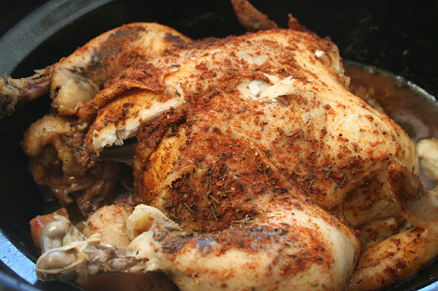 This is the easiest way to enjoy a juicy, rotisserie like chicken by only using a crockpot. Slow cooker whole chicken that anyone can make! insta pot, pressure cooker Slow Cooker Whole Chicken